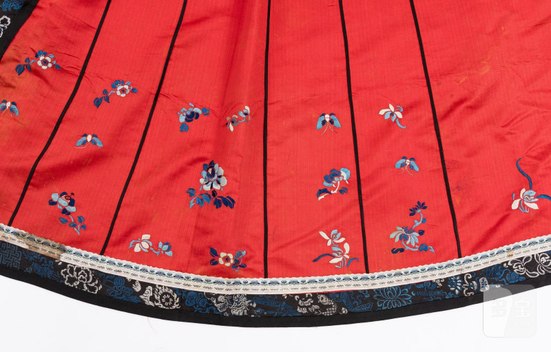 Two embroidered silk skirts, - 图8